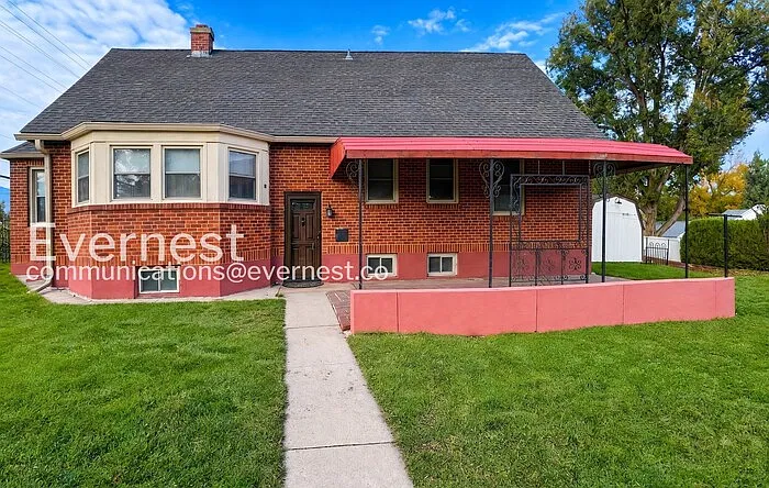 2 bed, 1.0 bath, 1577 sqft, $1,250 — Photo 1