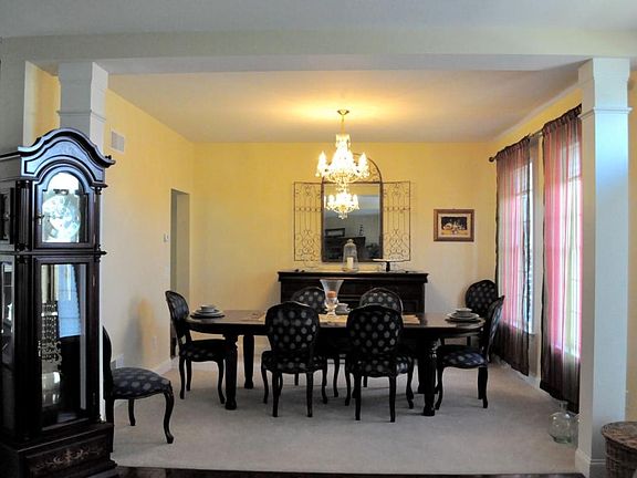 Dining Room - includes curtain rods and curtains