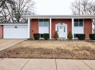 12602 Redcoat Dr, Maryland Heights, MO 63043
