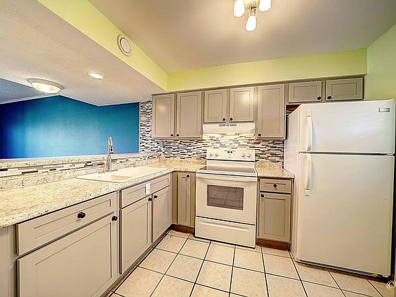 3rd image of 112 Fairway Blvd Unit 209