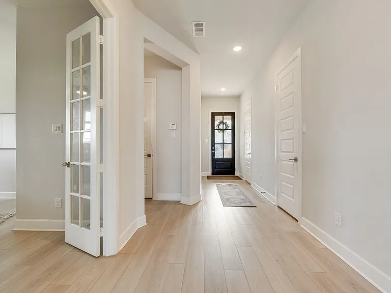 2201 Peters Colony Dr — Photo 17