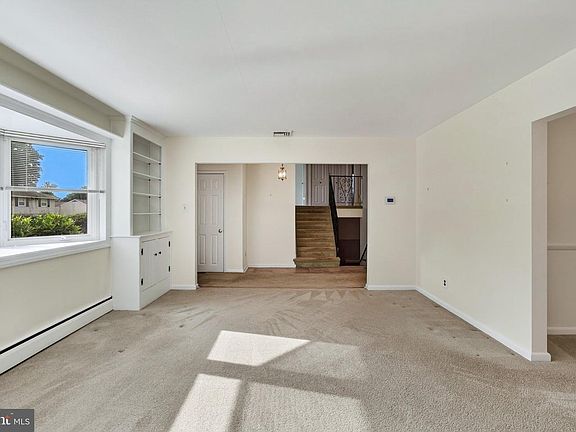4th image of 1155 S Lehigh Cir
