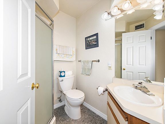 5th image of 4 Ash Avenue #15