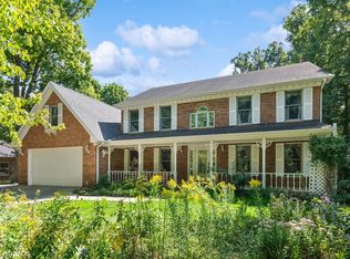 2S965 Shagbark Dr, Batavia, IL 60510