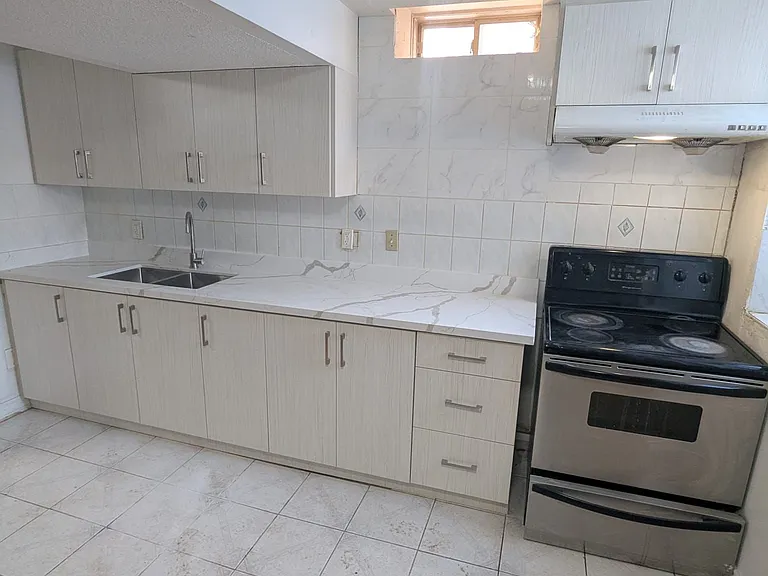41 Thorndale Rd #BASEMENT — Photo 3