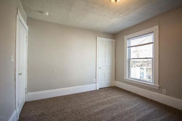 540 Livingston Ave NE — Photo 8