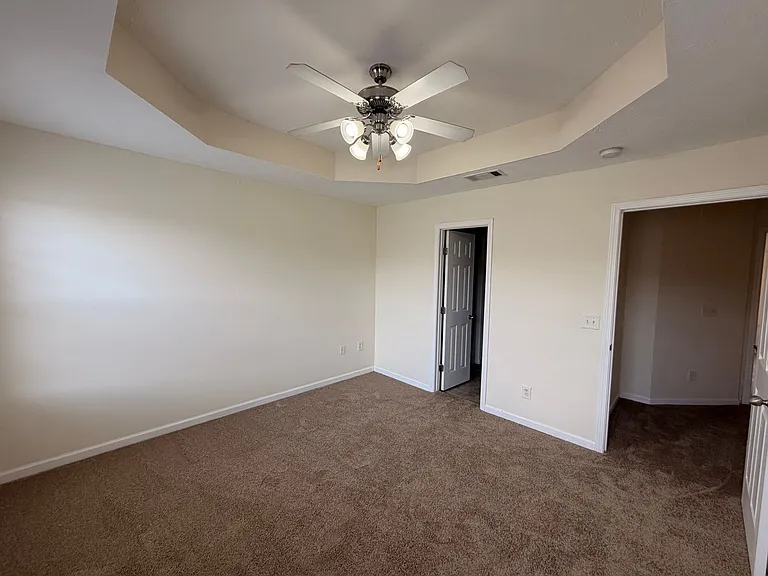 6021 Cullen Dr — Photo 16