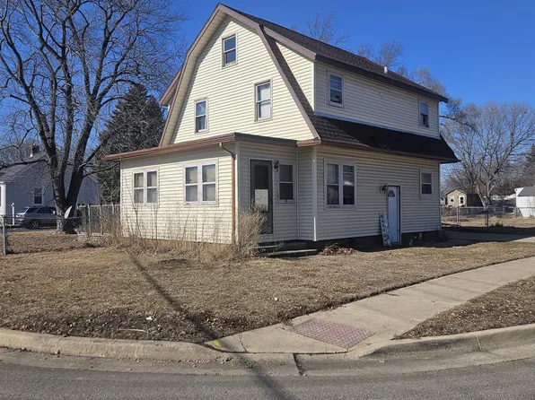 7650 Rogers St, Machesney Park, IL 61115