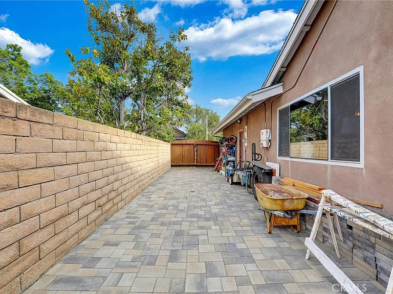 25262 Tasman Rd — Photo 40
