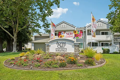 Spring Club Apartments Photo 1