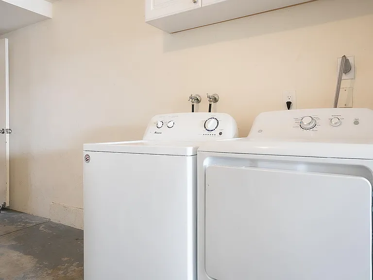 722 Isthmus Ct — Photo 32