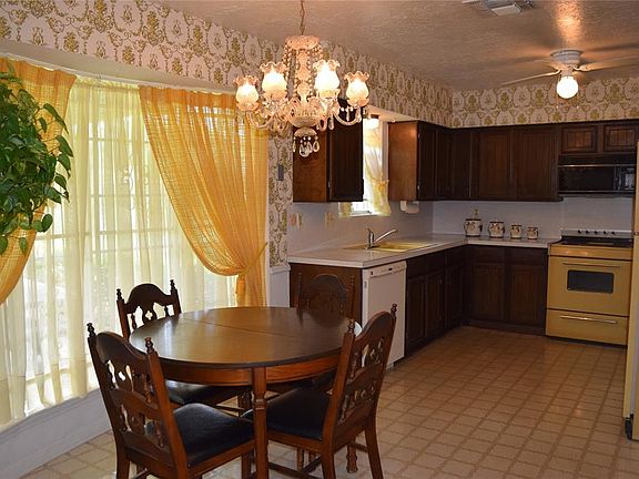 4th image of 11415 Pine Knoll Dr