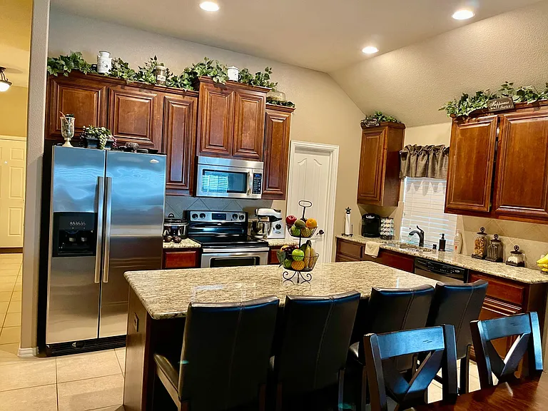 505 Branchwood Dr — Photo 2