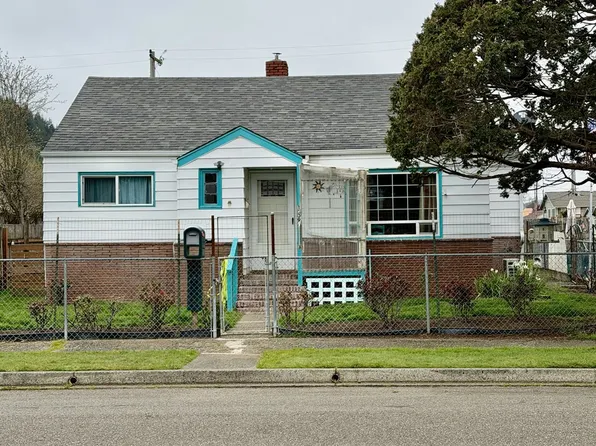 1009 Fir Ave, Reedsport, OR 97467