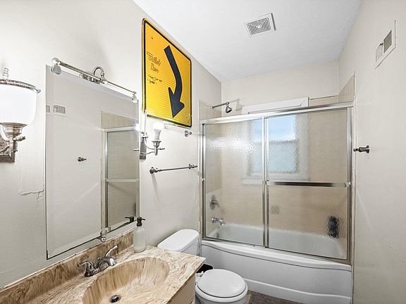 5th image of 819 Vine St