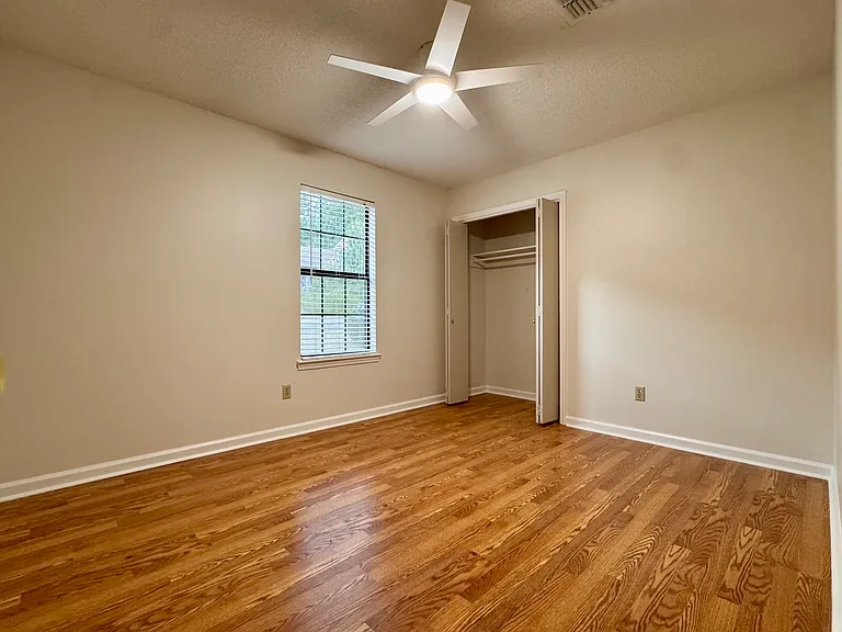 19 Burkwood Dr — Photo 7