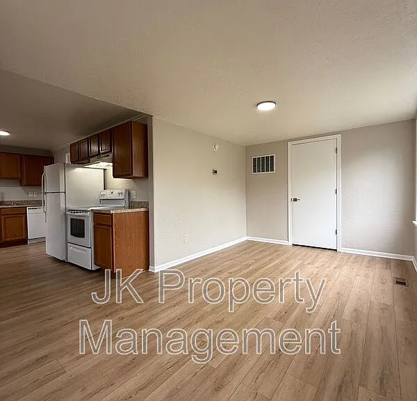 1716 6th St NW #1 — Photo 8