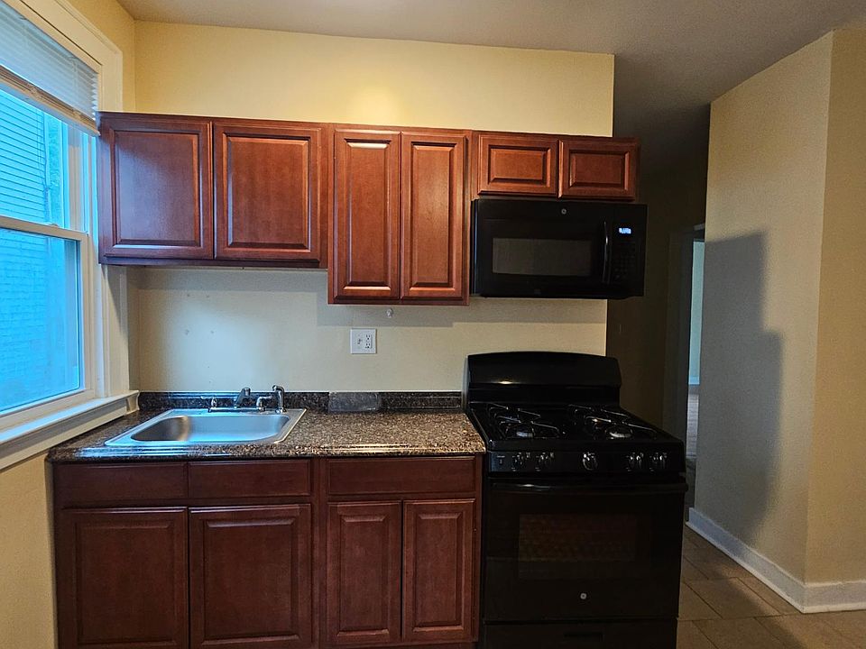 1st image of 1272 Whalley Ave #1