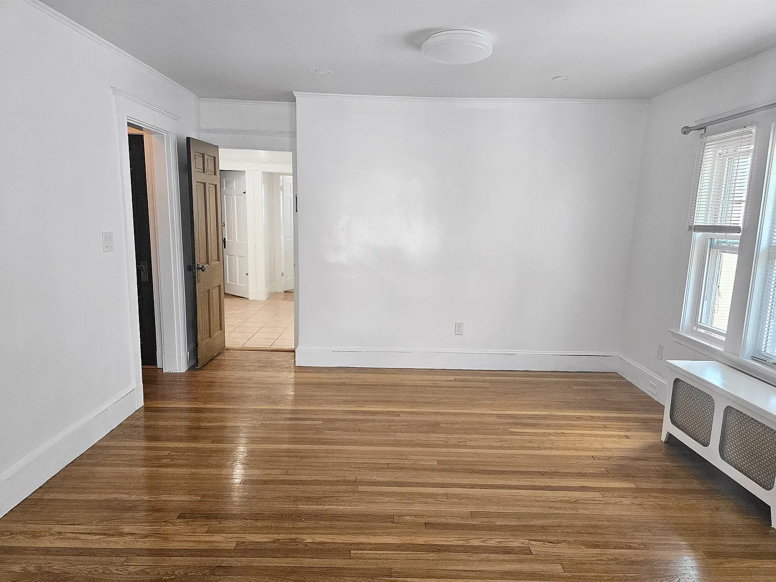 2 bed, 900 sqft, $2,300 — Photo 2