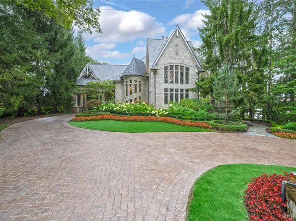 5621 Arbor Bay Ct, Brighton, MI 48116