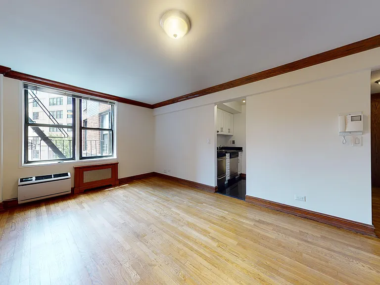 305 W 13th St #4G — Photo 3