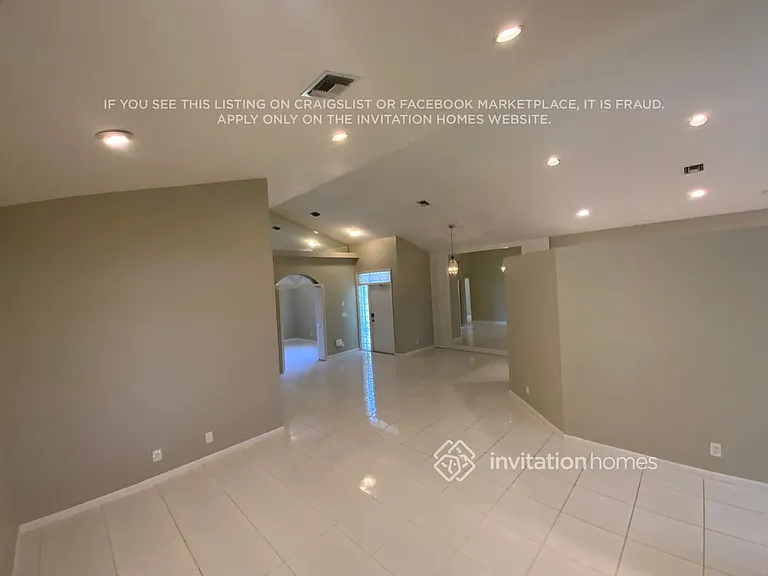 10213 Lexington Lakes Blvd N — Photo 3