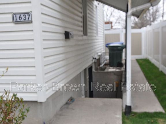5th image of 1637 E Stratford Ave
