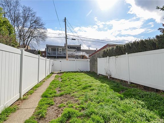 2nd image of 52 Sitgreaves St