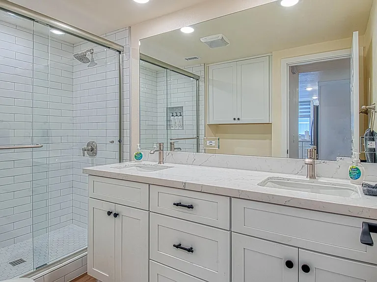 5008 Seashore Dr — Photo 4