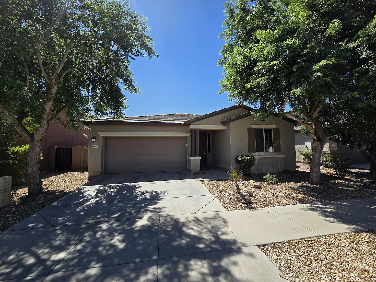 3 bed, 2.5 bath, 1940 sqft, $2,100 — Photo 2