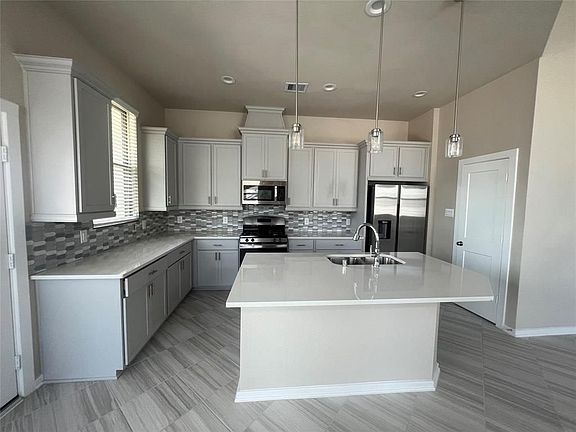 2nd image of 9446 Starlight Oak Dr
