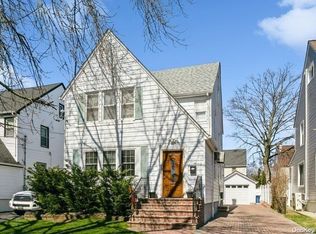 33 Liggett Rd, Valley Stream, NY 11581