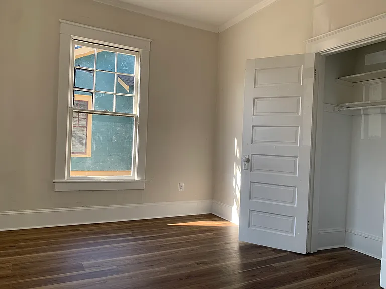 511 Park Ave — Photo 16