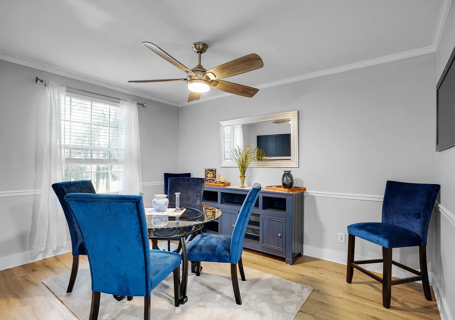 Furnished 3-Bedroom Condo with Screened Patio, Pool & Walking Trails — Photo 3