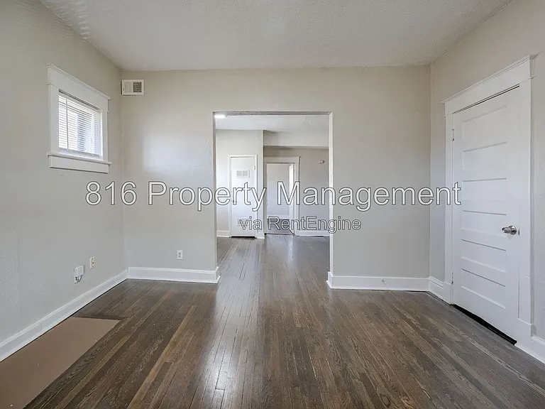 2416 E 22nd St #2W — Photo 4