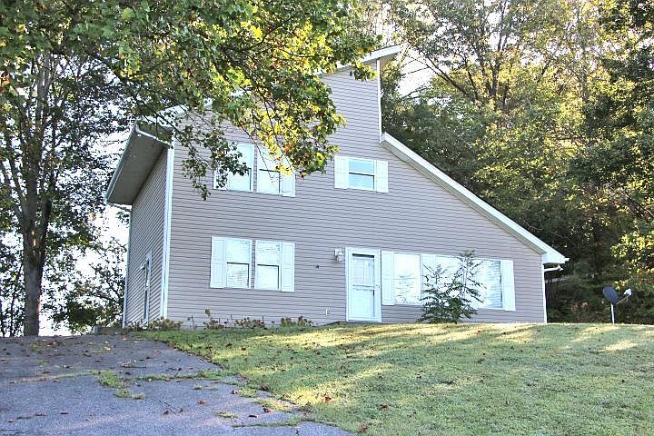 1st image of 555 Lakeview Dr
