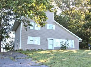 555 Lakeview Dr, Scottsville, KY 42164