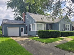1710 Crescent Dr, Pekin, IL 61554