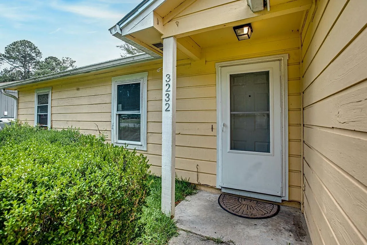 3 bed, 2.0 bath, 1073 sqft, $1,950 — Photo 3