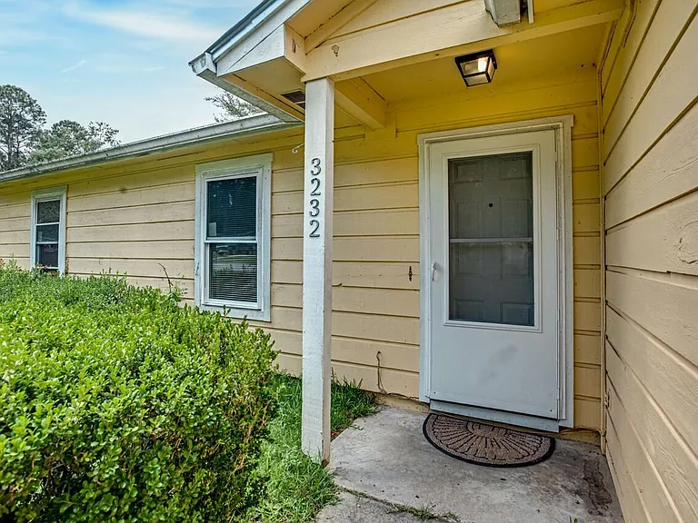 3232 Riddle Dr — Photo 3