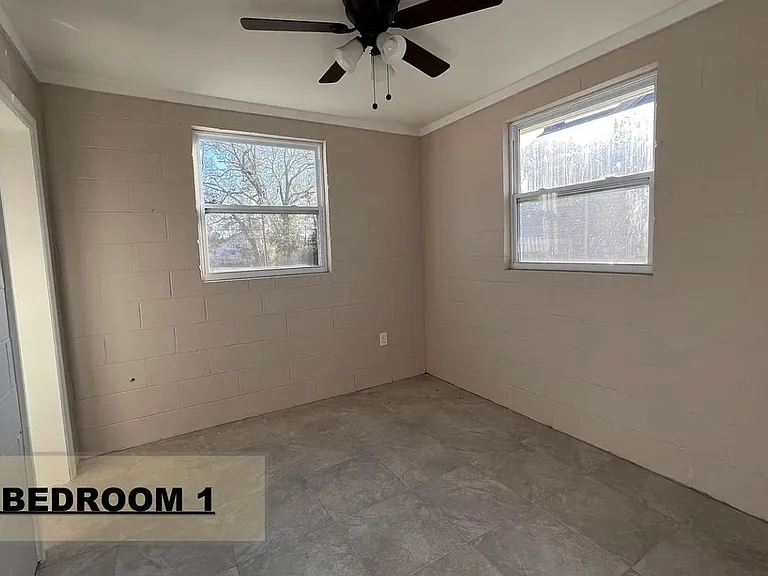 2447 Gervais St #B — Photo 12