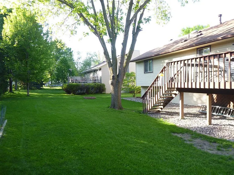 808 Chalet Dr NW — Photo 2
