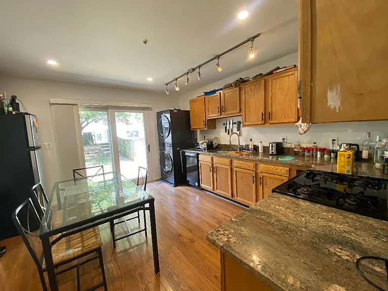 1327 Belmont St NW — Photo 17