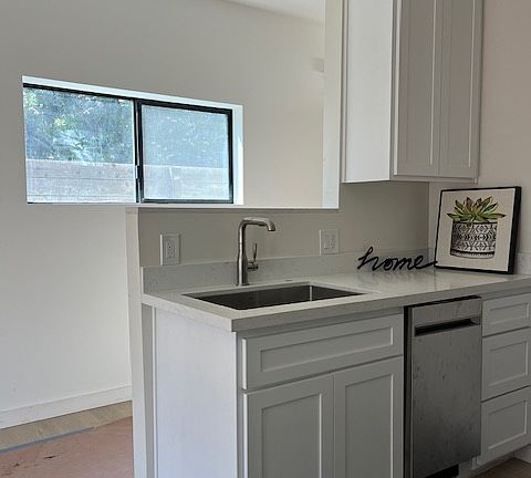 Open kitchen, dining, living concept. Enter into the unit with 9 foot ceilings, ample natural light through the large dual pane windows.