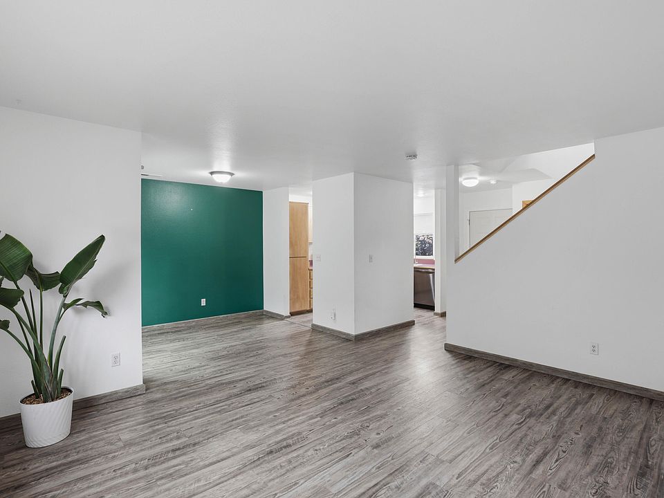 1st image of 467 Tulipan Way