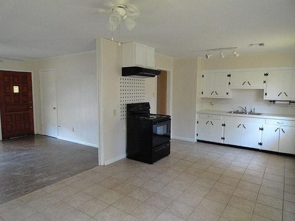 Dining/Kitchen to Living Room