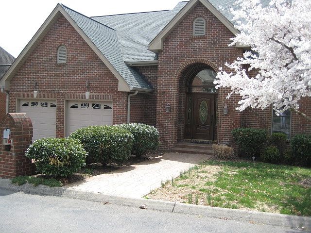 Front view - 1153 Fairways