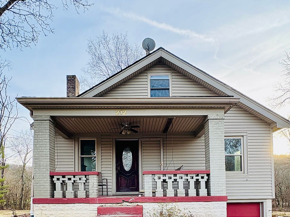 1st image of 212 W 4th St #1