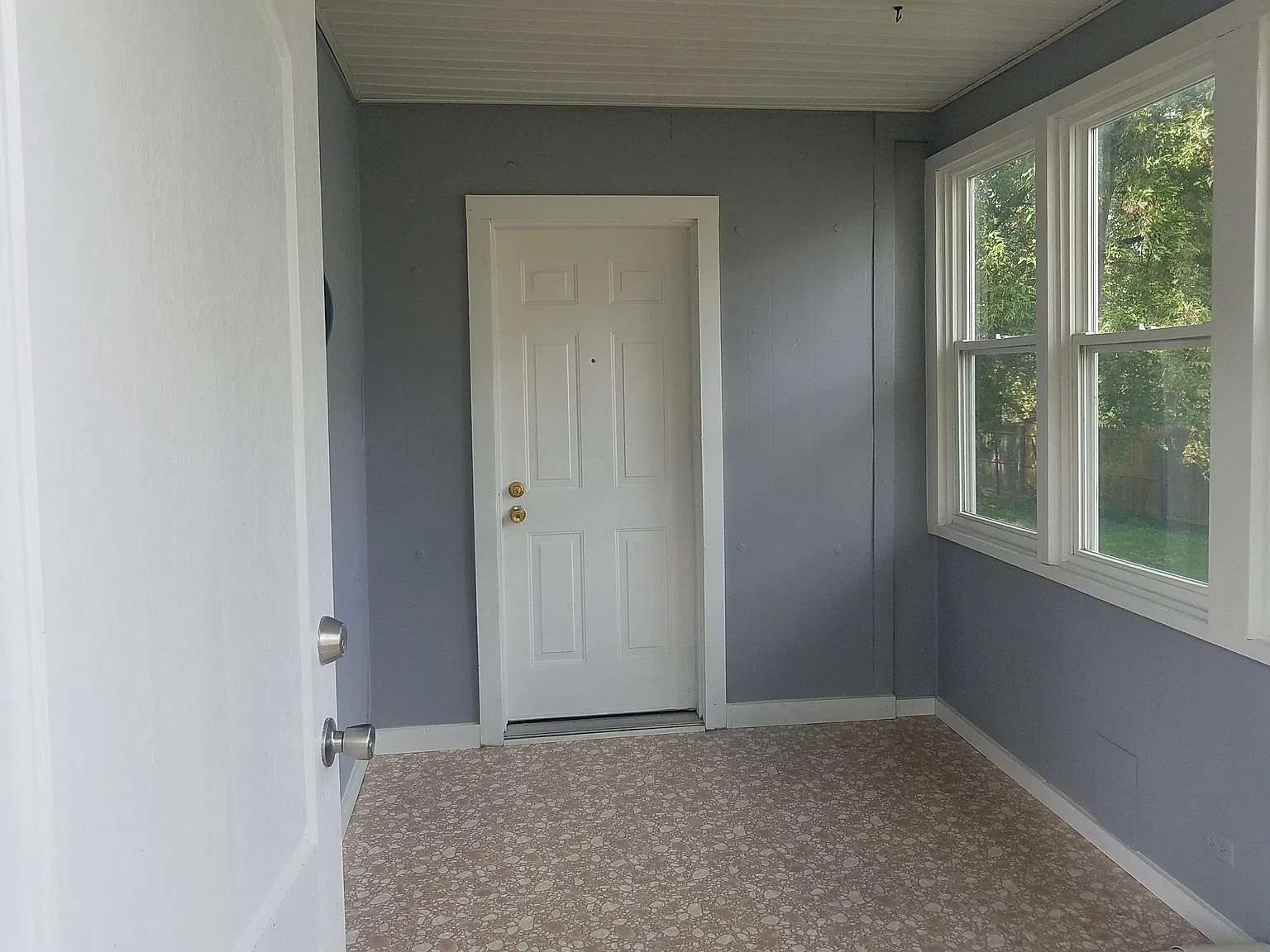 2 bed, 1000 sqft, $1,200 — Photo 2