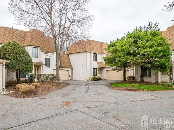 71 Park Gate Dr, Edison, NJ 08820
